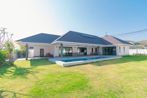 Chalet de 3 dormitorios en Hua Hin, Tailandia № 173057 - foto 2