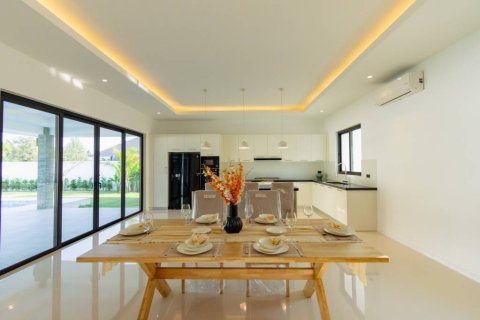 Chalet de 3 dormitorios en Hua Hin, Tailandia № 173057 - foto 8