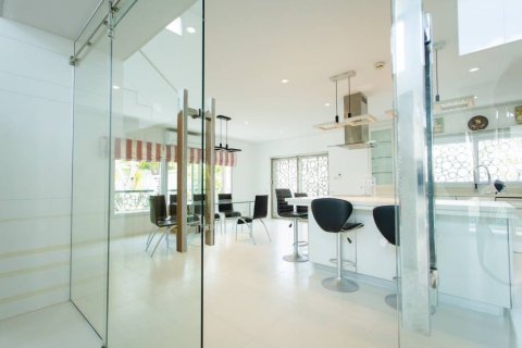 Chalet de 4 dormitorios en Hua Hin, Tailandia № 173020 - foto 9