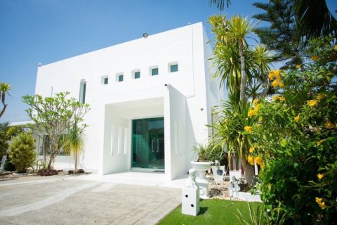 Chalet de 4 dormitorios en Hua Hin, Tailandia № 173020 - foto 4