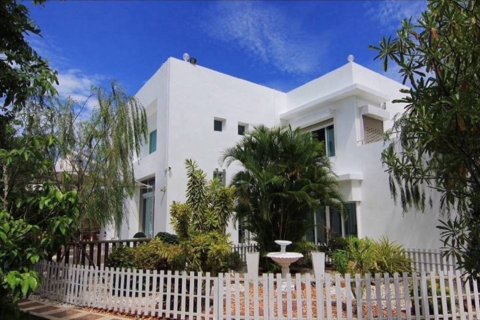 Chalet de 4 dormitorios en Hua Hin, Tailandia № 173020 - foto 5