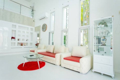 Chalet de 4 dormitorios en Hua Hin, Tailandia № 173020 - foto 6