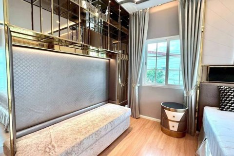 Casa de 3 dormitorios en Bangkok, Tailandia № 173019 - foto 5
