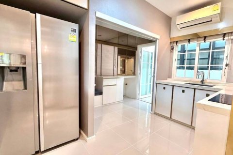 Casa de 3 dormitorios en Bangkok, Tailandia № 173019 - foto 7