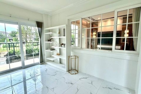Casa de 3 dormitorios en Bangkok, Tailandia № 173019 - foto 8