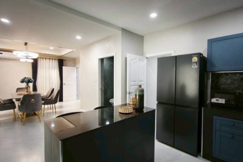 Casa de 4 dormitorios en Pattaya, Tailandia № 173024 - foto 7