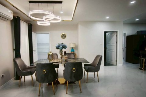 Casa de 4 dormitorios en Pattaya, Tailandia № 173024 - foto 6