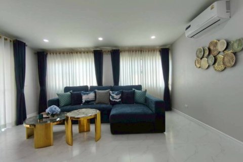 Casa de 4 dormitorios en Pattaya, Tailandia № 173024 - foto 3