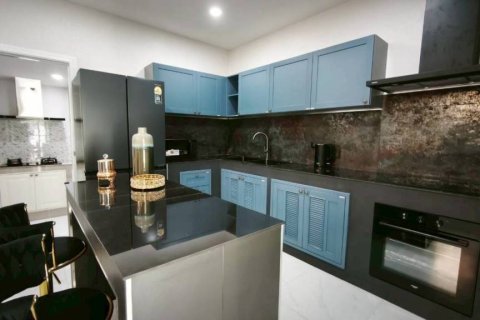 Casa de 4 dormitorios en Pattaya, Tailandia № 173024 - foto 10