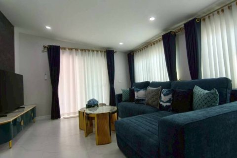 Casa de 4 dormitorios en Pattaya, Tailandia № 173024 - foto 4