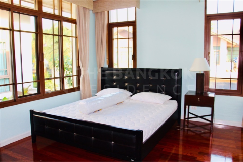 Casa de 4 dormitorios en Bangkok, Tailandia № 189207 - foto 10