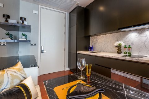 Eigentumswohnung in Bangkok, Thailand, 1 Schlafzimmer  № 143306 - Foto 3