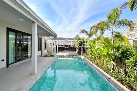 Casa de 3 dormitorios en Pattaya, Tailandia № 197765 - foto 2