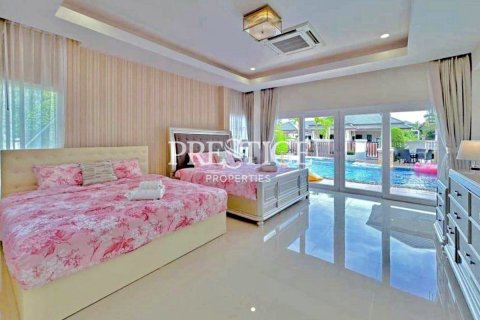 Casa de 4 dormitorios en Pattaya, Tailandia № 197763 - foto 13