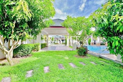 Casa de 4 dormitorios en Pattaya, Tailandia № 197763 - foto 21