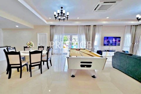 Casa de 4 dormitorios en Pattaya, Tailandia № 197763 - foto 6