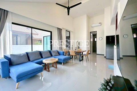 Casa de 2 dormitorios en Pattaya, Tailandia № 197766 - foto 3