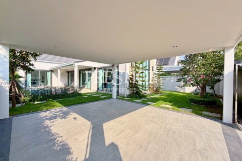 Casa de 3 dormitorios en Pattaya, Tailandia № 197764 - foto 26