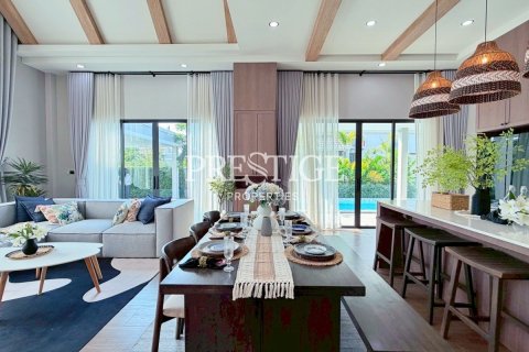 Casa de 3 dormitorios en Pattaya, Tailandia № 197764 - foto 7