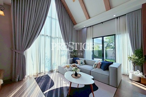 Casa de 3 dormitorios en Pattaya, Tailandia № 197764 - foto 4