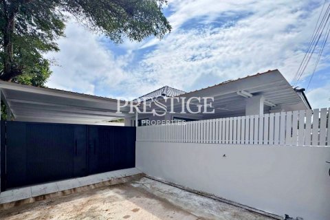 Casa de 3 dormitorios en Pattaya, Tailandia № 197760 - foto 12