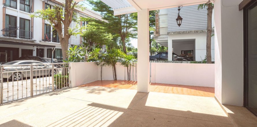 Haus in Suan Luang, Bangkok, Thailand 3 Schlafzimmer № 48097