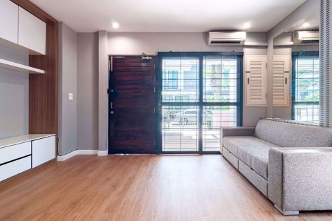 Haus in Suan Luang, Bangkok, Thailand 3 Schlafzimmer № 48097 - Foto 2