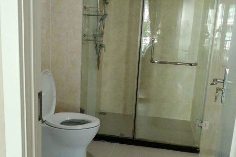 Condominio de 2 dormitorios en Phra Khanong, Bangkok, Tailandia № 63621 - foto 6