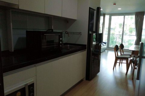 Condominio de 2 dormitorios en Phra Khanong, Bangkok, Tailandia № 63621 - foto 2