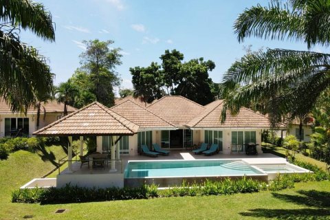 Chalet de 3 dormitorios en Kathu, Tailandia № 144652