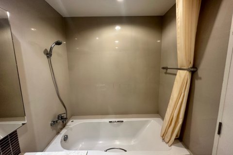 Condo in Bangkok, Thailand, 2 bedrooms  № 68490 - photo 18
