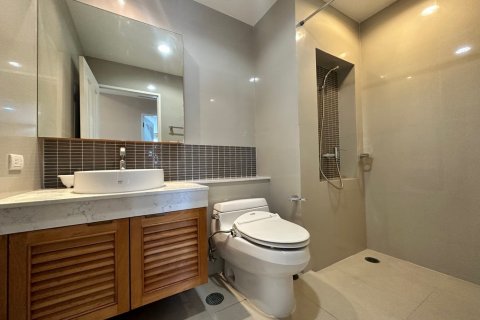Condo in Bangkok, Thailand, 2 bedrooms  № 68490 - photo 14