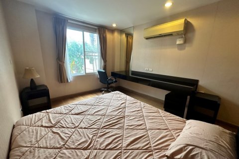 Condo in Bangkok, Thailand, 2 bedrooms  № 68490 - photo 13