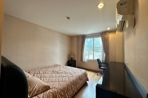Condo in Bangkok, Thailand, 2 bedrooms  № 68490 - photo 11