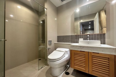 Condo in Bangkok, Thailand, 2 bedrooms  № 68490 - photo 16