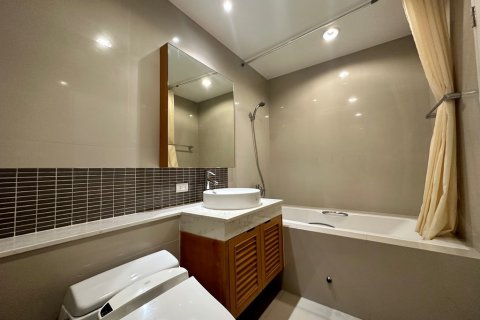 Condo in Bangkok, Thailand, 2 bedrooms  № 68490 - photo 17