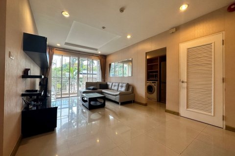 Condo in Bangkok, Thailand, 2 bedrooms  № 68490 - photo 2