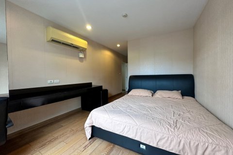 Condo in Bangkok, Thailand, 2 bedrooms  № 68490 - photo 12