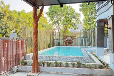 House in Bang Lamung, Thailand 6 bedrooms № 171307 - photo 2