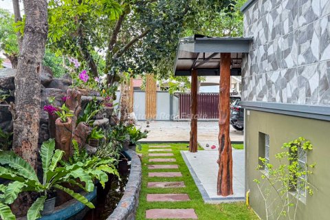 House in Bang Lamung, Thailand 6 bedrooms № 171307 - photo 12