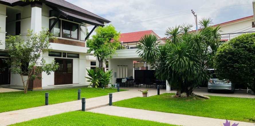 Casa de 6 dormitorios en Chiang Mai, Tailandia № 171308