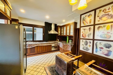 Casa de 6 dormitorios en Chiang Mai, Tailandia № 171308 - foto 14