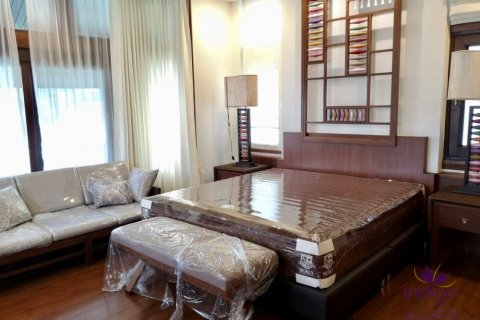 Casa de 6 dormitorios en Chiang Mai, Tailandia № 171308 - foto 28
