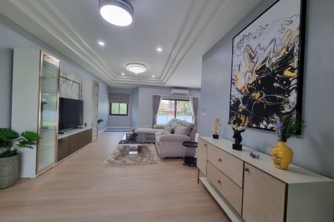 Chalet de 3 dormitorios en Pattaya, Tailandia № 159914 - foto 7