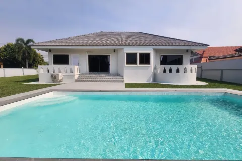 Chalet de 3 dormitorios en Pattaya, Tailandia № 159914 - foto 16