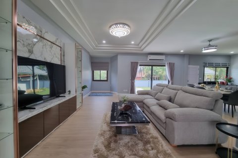 Chalet de 3 dormitorios en Pattaya, Tailandia № 159914 - foto 5