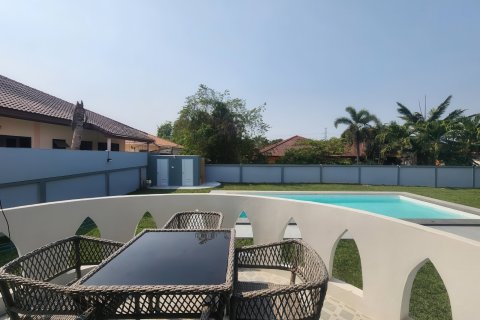 Chalet de 3 dormitorios en Pattaya, Tailandia № 159914 - foto 4