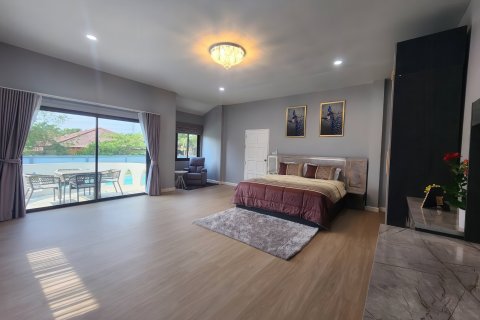 Chalet de 3 dormitorios en Pattaya, Tailandia № 159914 - foto 10