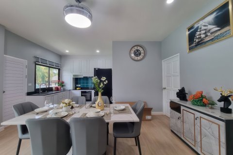 Chalet de 3 dormitorios en Pattaya, Tailandia № 159914 - foto 8