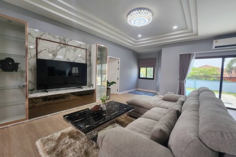 Chalet de 3 dormitorios en Pattaya, Tailandia № 159914 - foto 6